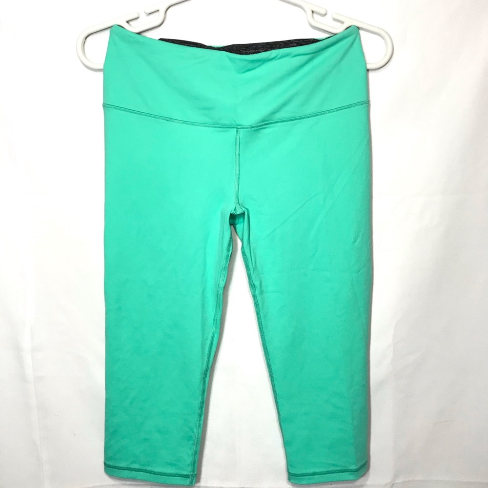 Victoria’s Secret workout cropped leggings Size S